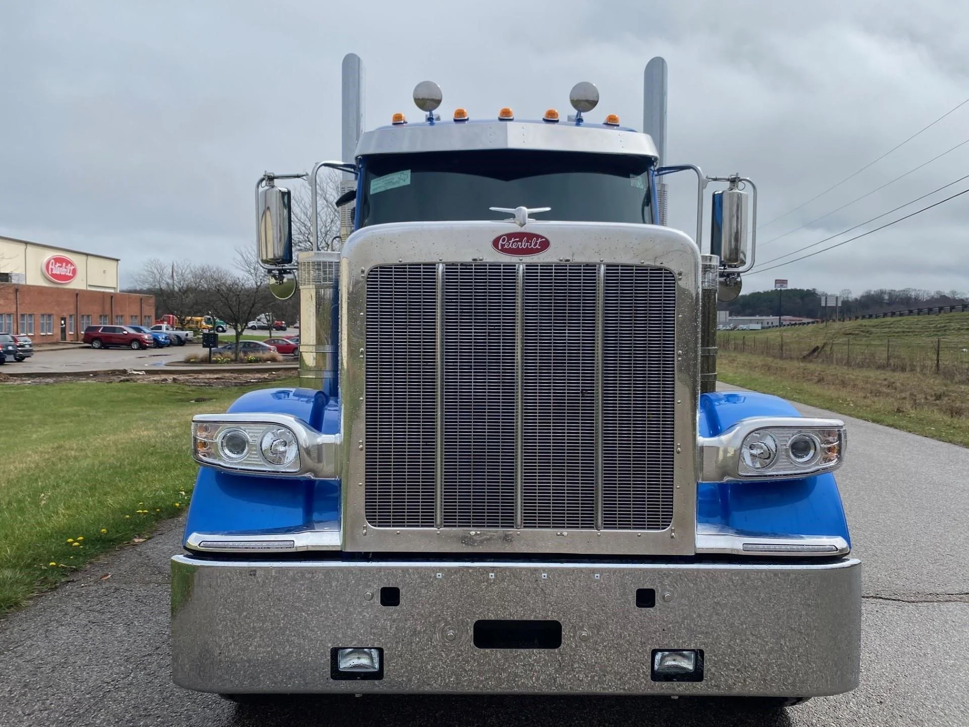 2025 Peterbilt 589 - image 8