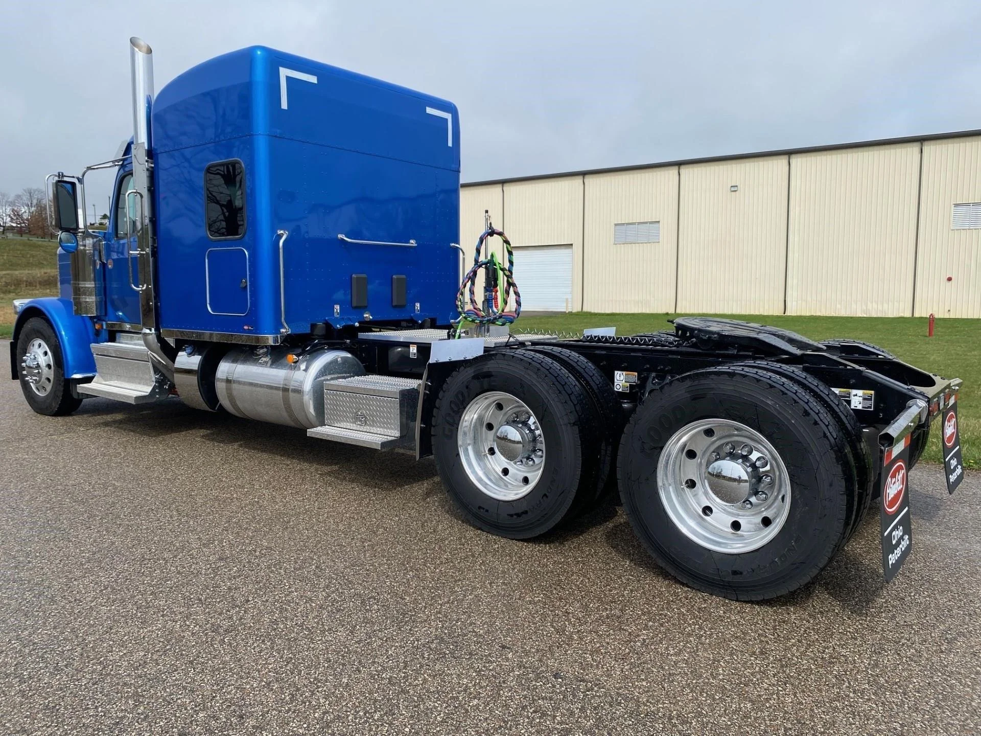 2025 Peterbilt 589 - image 3