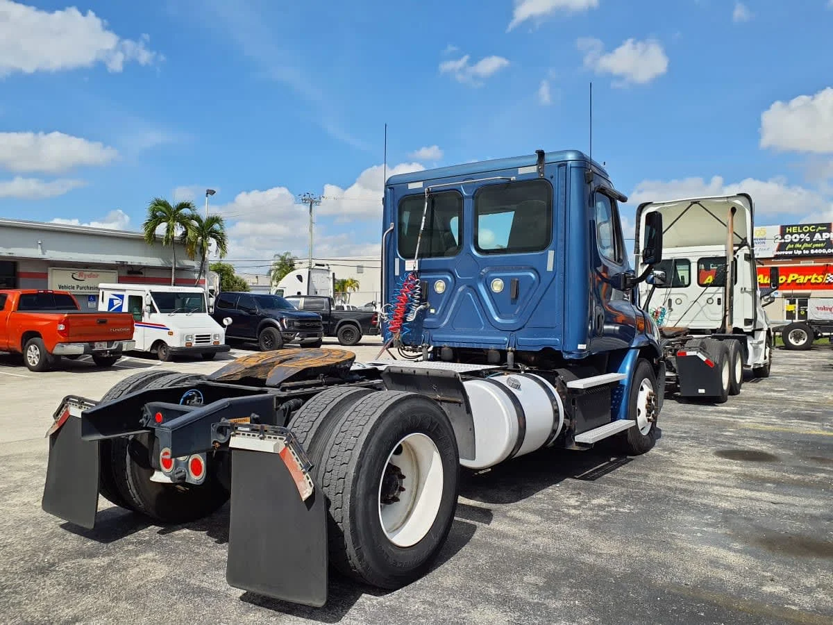 2018 Freightliner Cascadia - image 4