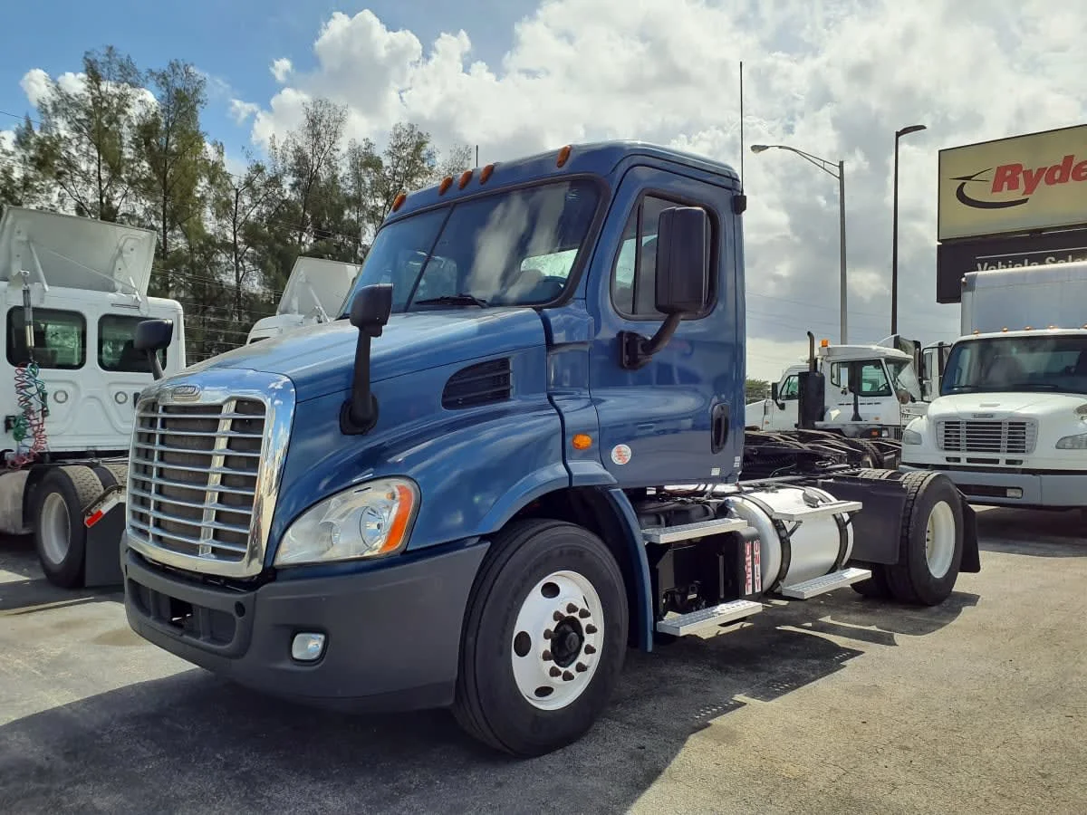 2018 Freightliner Cascadia in Miami, FL