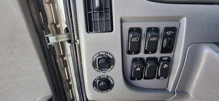 2020 Peterbilt 337 - image 25