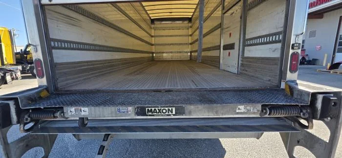 2020 Peterbilt 337 - image 14