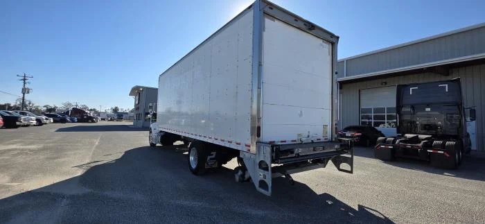 2020 Peterbilt 337 - image 4