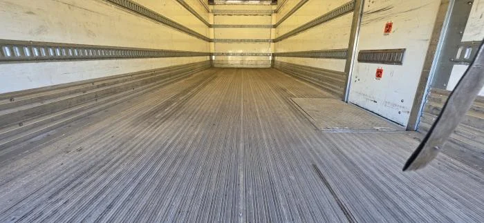 2020 Peterbilt 337 - image 13