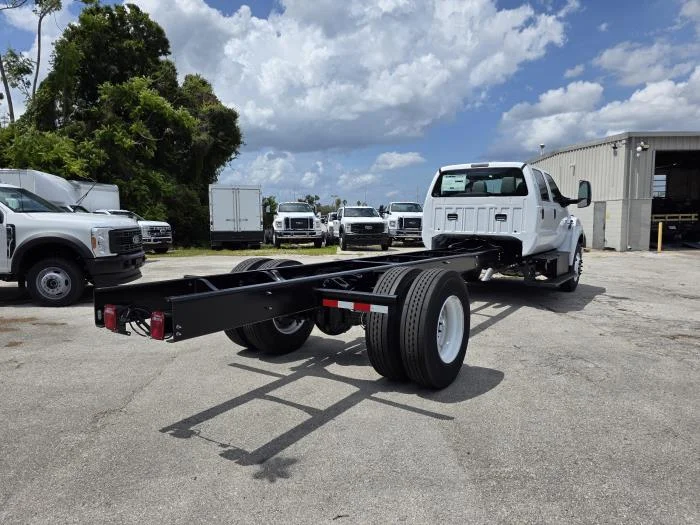 2027 Ford F-750 — photo 6