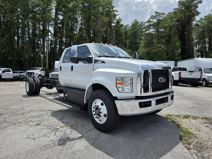 2027 Ford F-750 — photo 4