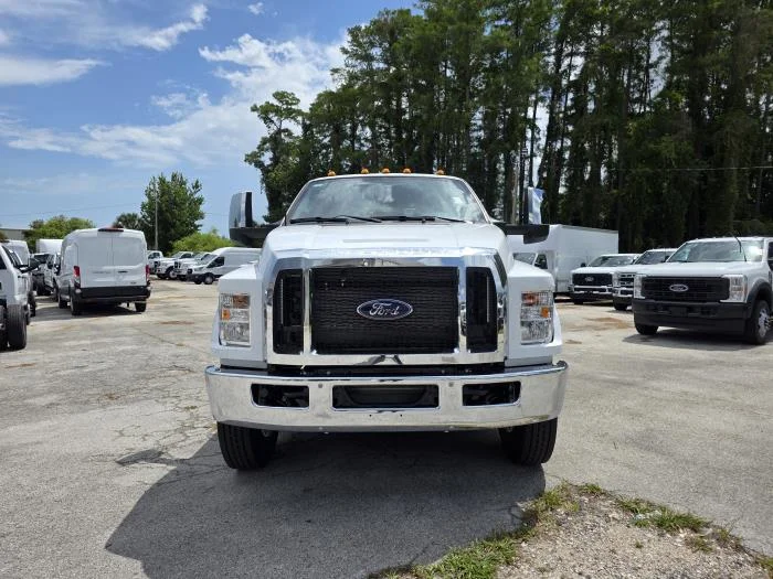 2027 Ford F-750 — photo 3