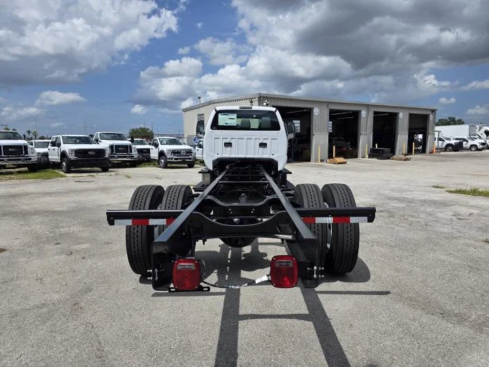 2027 Ford F-750 — photo 7