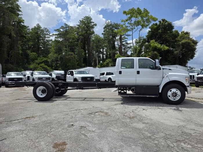 2027 Ford F-750 — photo 5