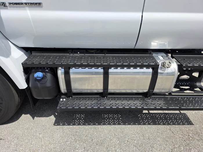 2027 Ford F-750 — photo 13