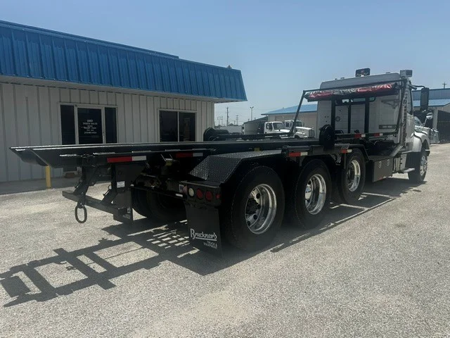 2020 Volvo VHD 300 in San Antonio, TX — photo 7