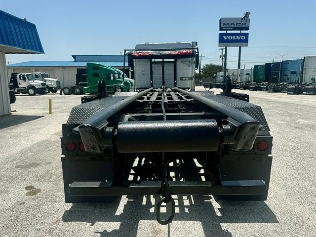 2020 Volvo VHD 300 in San Antonio, TX — photo 5