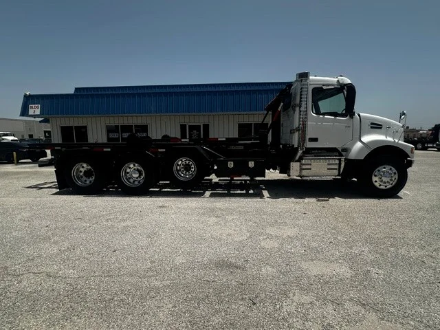 2020 Volvo VHD 300 in San Antonio, TX — photo 4