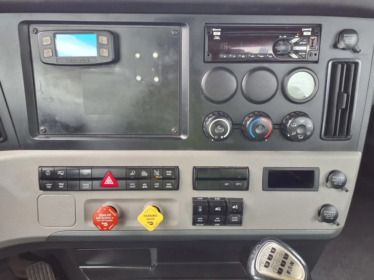 2021 Freightliner Cascadia - image 10