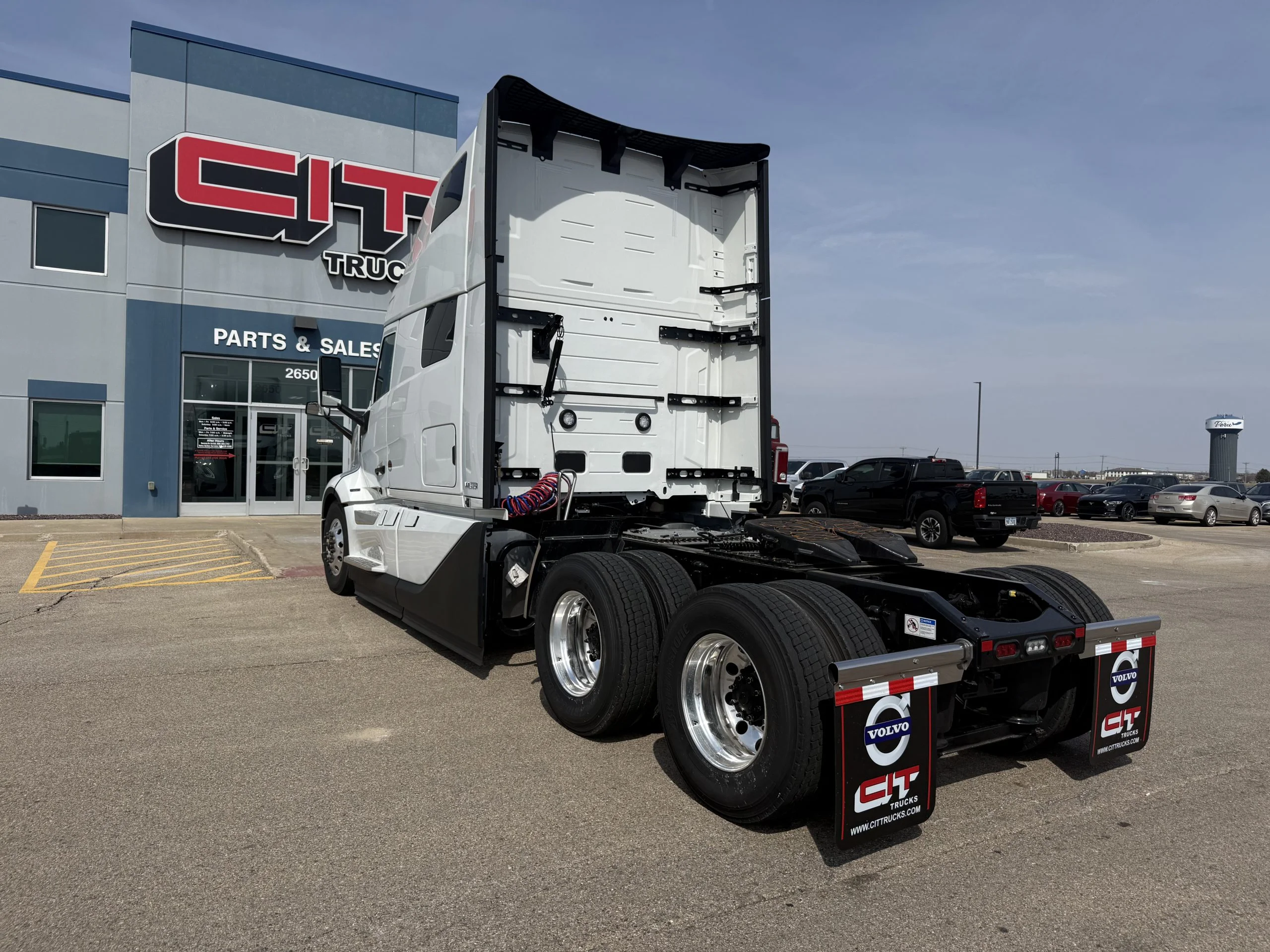 2027 Volvo VNL 860 - image 5