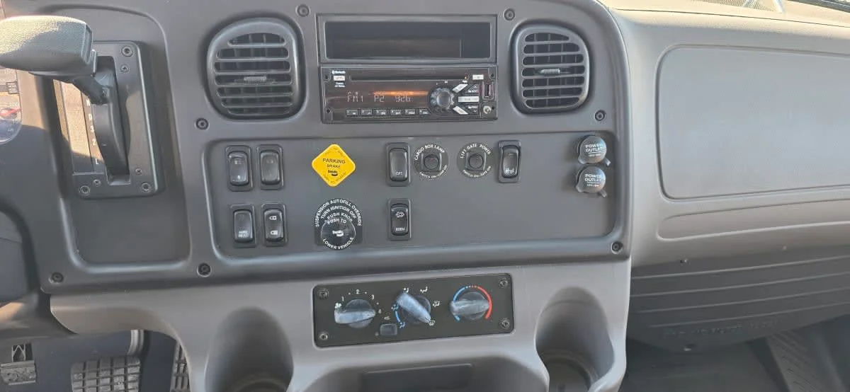 2018 Freightliner M2 106 in Bensalem, PA — photo 12