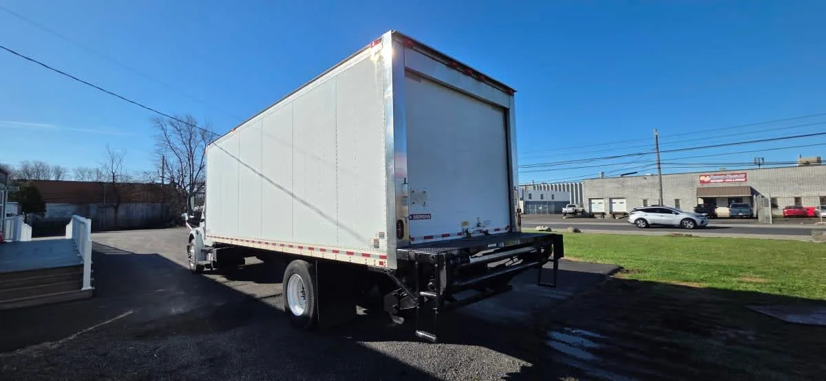 2018 Freightliner M2 106 - image 6