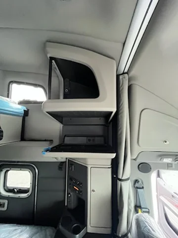 2025 Peterbilt 579 - image 12