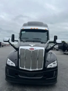 2025 Peterbilt 579 - image 2