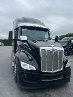 2025 Peterbilt 579 - image 3