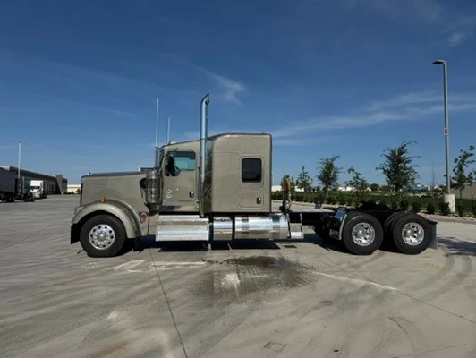 2027 Kenworth W900 in Ankeny, IA — photo 8