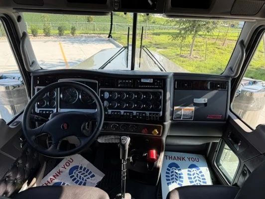 2027 Kenworth W900 in Ankeny, IA — photo 3
