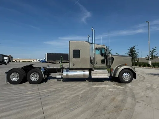 2027 Kenworth W900 in Ankeny, IA — photo 9