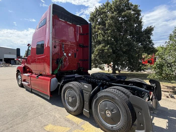 2027 International LT — photo 4