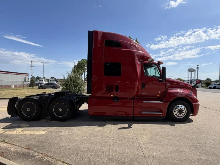 2027 International LT — photo 7
