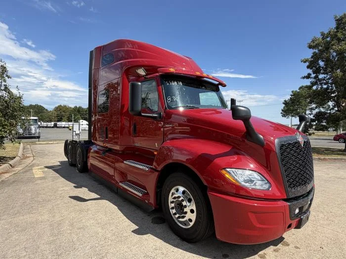 2027 International LT — photo 8
