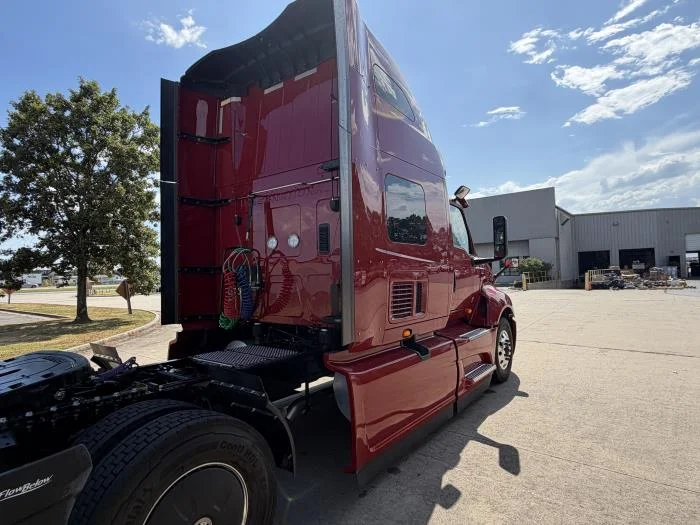 2027 International LT — photo 6