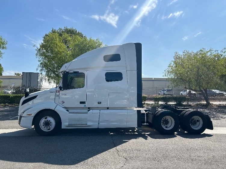 2024 Volvo VNL 760 in Reading, PA — photo 4