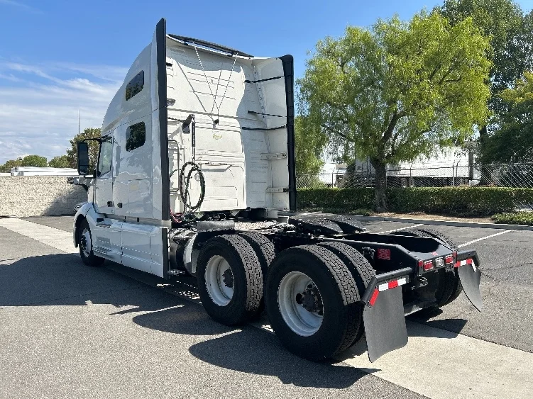 2024 Volvo VNL 760 in Allentown, PA — photo 5
