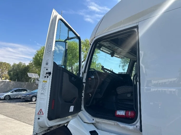 2024 Volvo VNL 760 in Reading, PA — photo 9
