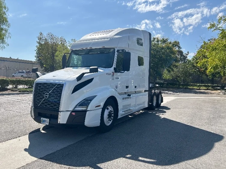 2024 Volvo VNL 760 in Reading, PA — photo 3