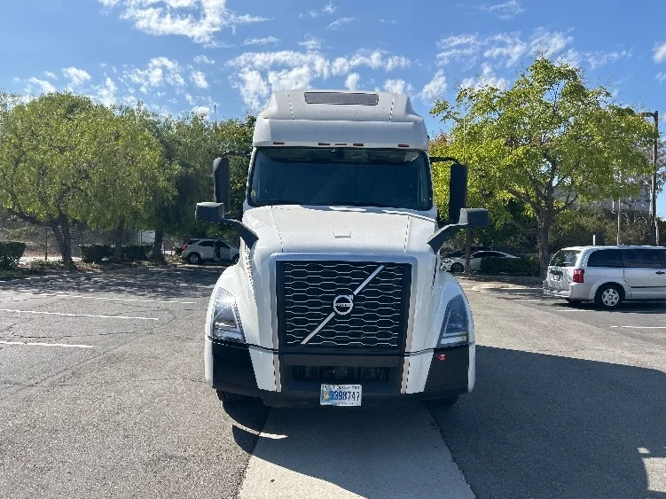 2024 Volvo VNL 760 in Reading, PA — photo 2