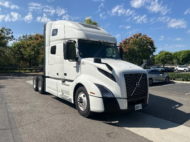 2024 Volvo VNL 760 in Allentown, PA