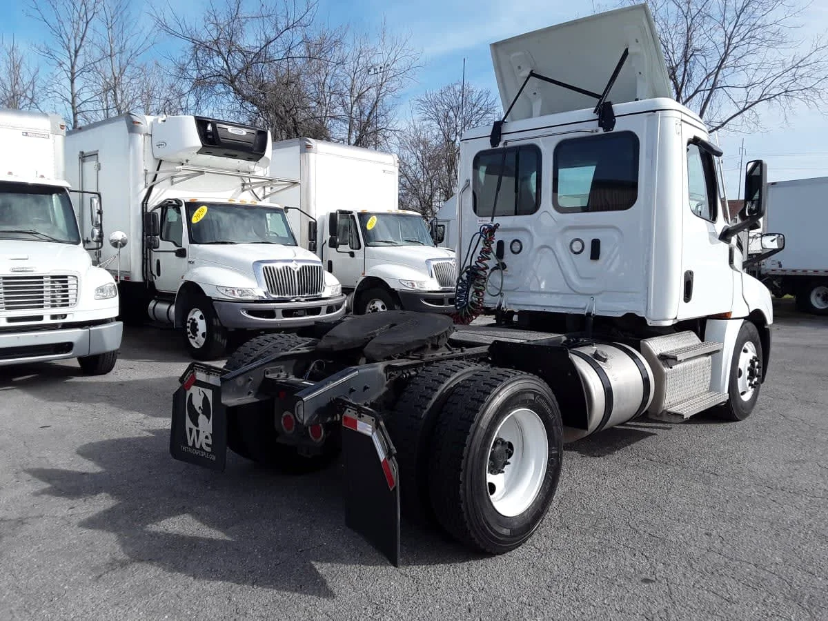 2022 Freightliner Cascadia in La Vergne, TN — photo 4