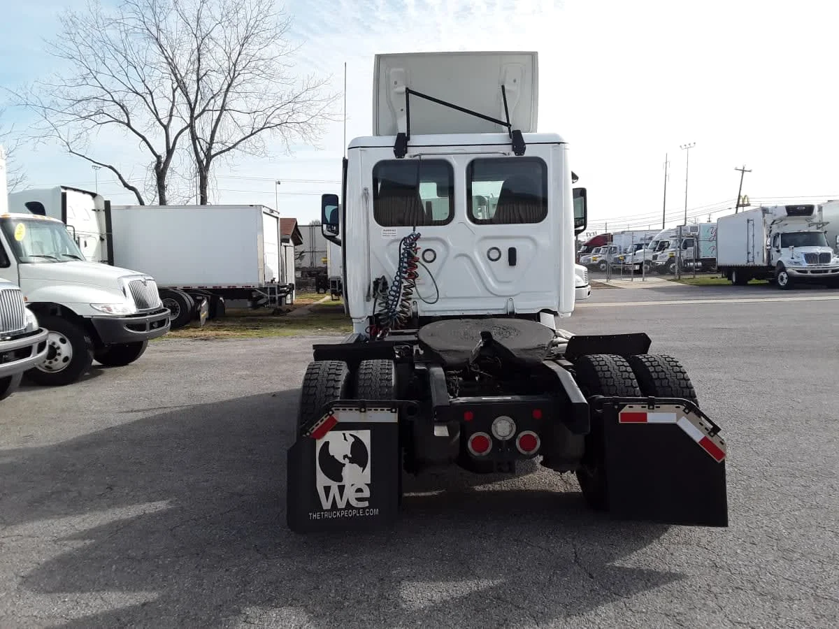 2022 Freightliner Cascadia in La Vergne, TN — photo 5
