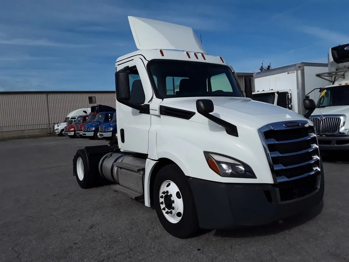 2022 Freightliner Cascadia in La Vergne, TN — photo 3