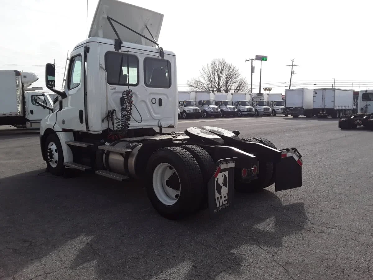 2022 Freightliner Cascadia in La Vergne, TN — photo 6