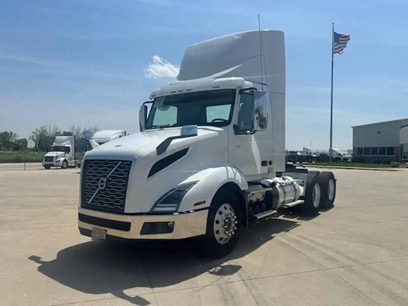 2023 Volvo VNL 300 in Waukee