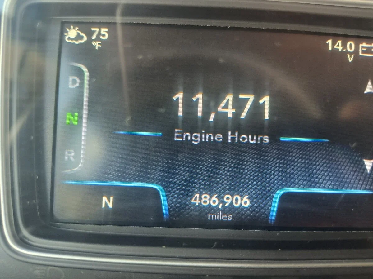 2021 International LT - image 5