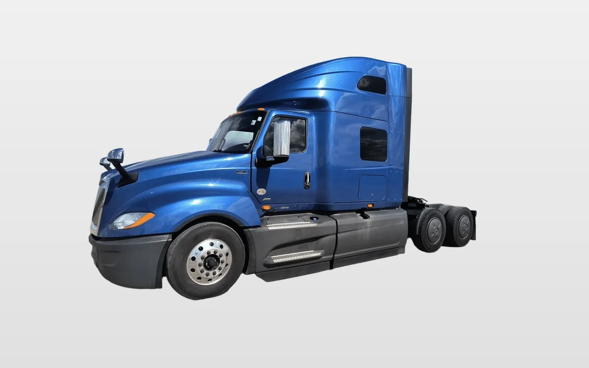 2021 International LT - image 1