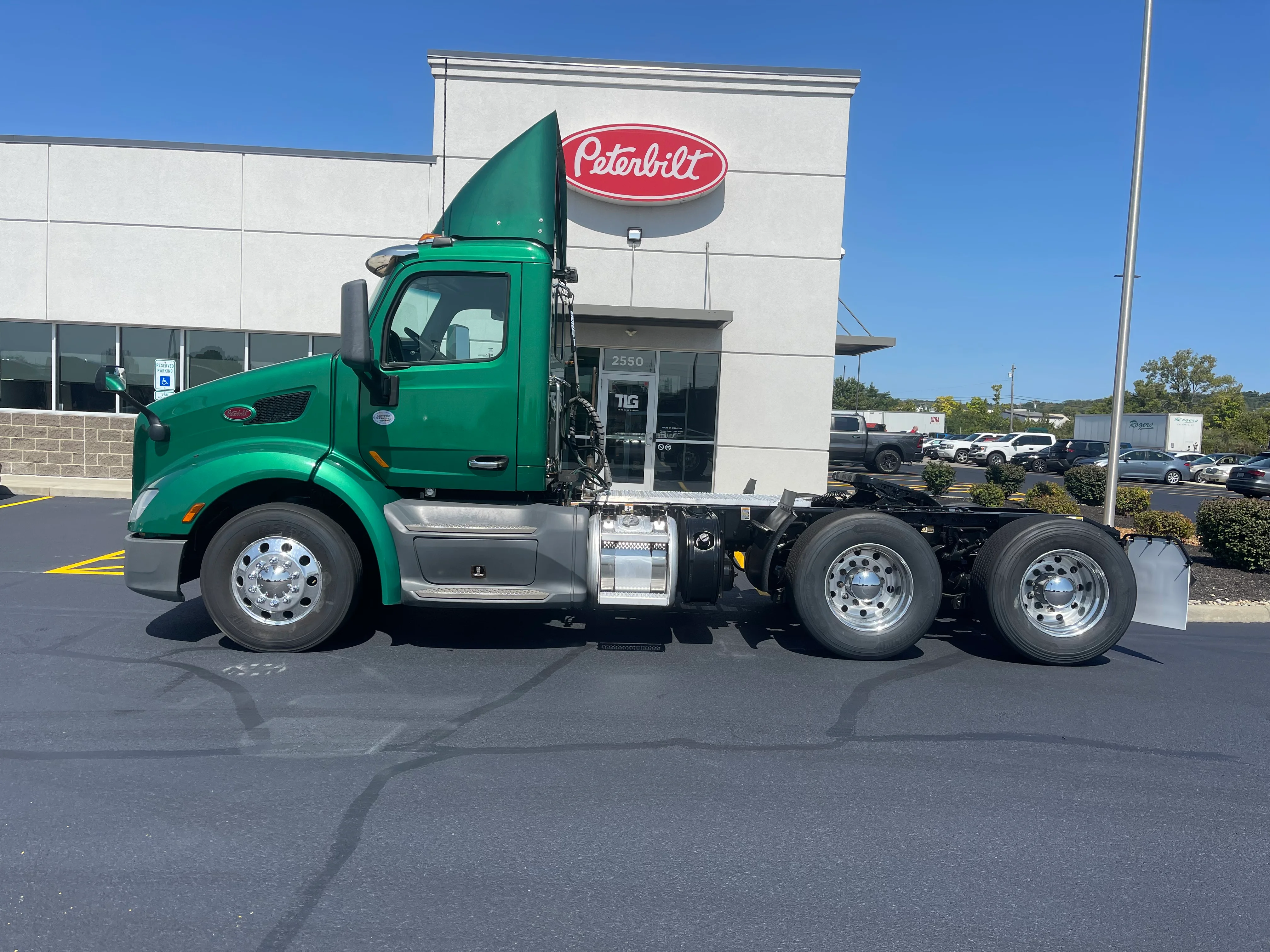 2020 Peterbilt 579 - image 2