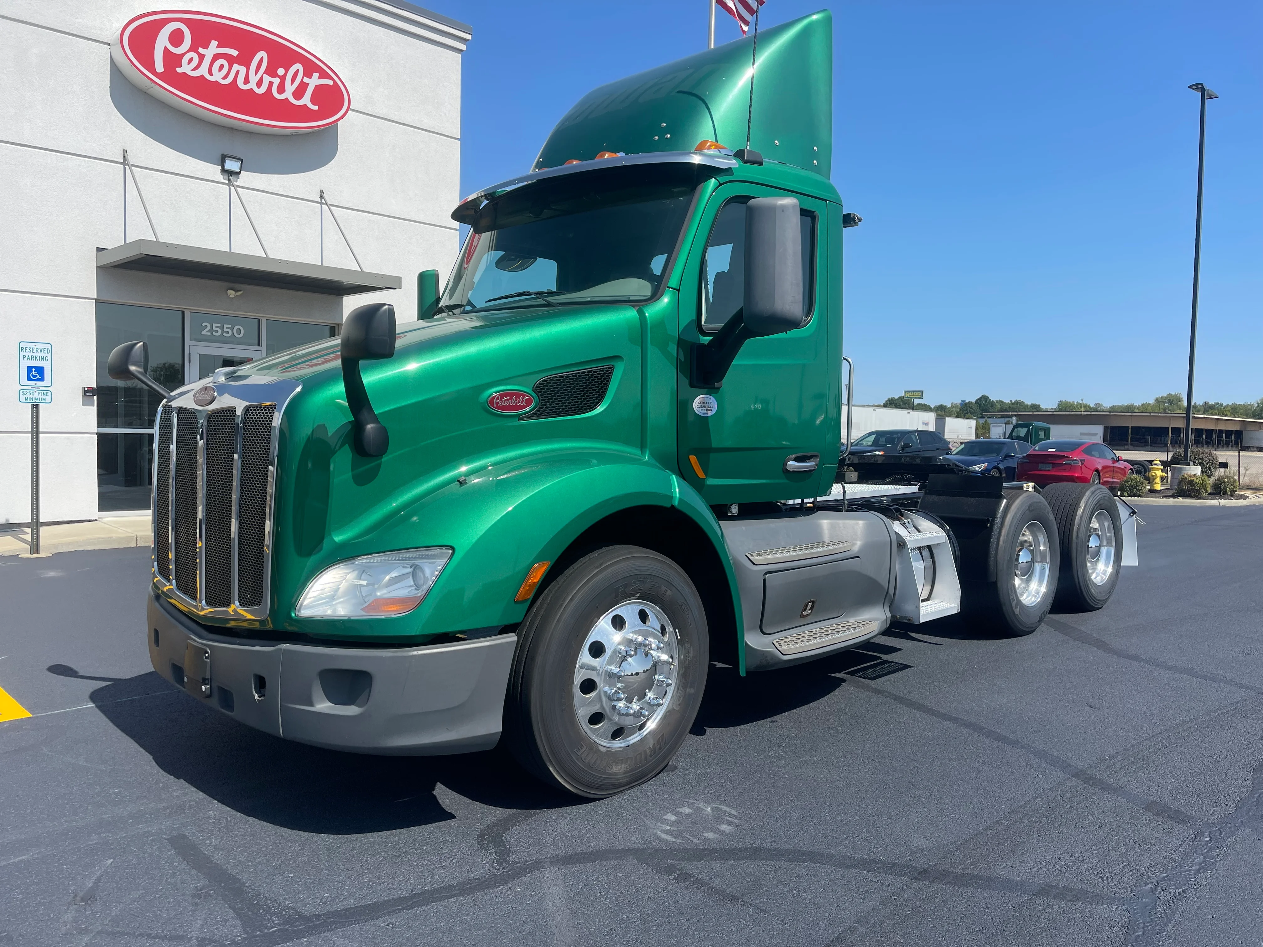 2020 Peterbilt 579 - image 1