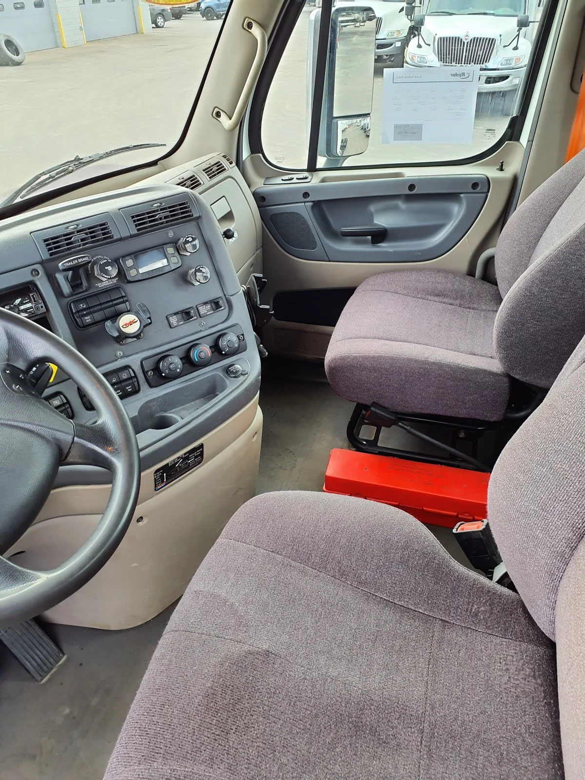 2019 Freightliner Cascadia in Oak Creek, WI — photo 7
