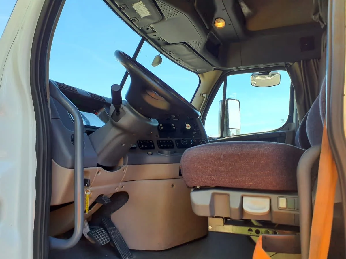 2020 Freightliner Cascadia in O'fallon, MO — photo 7