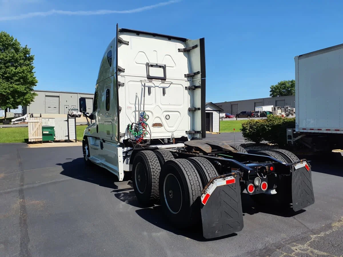 2020 Freightliner Cascadia in O'fallon, MO — photo 6