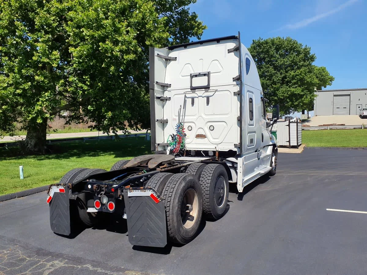 2020 Freightliner Cascadia in O'fallon, MO — photo 4